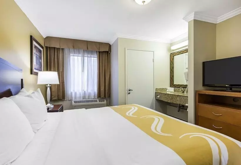 호텔 Quality Inn & Suites Los Angeles Airport Lax
