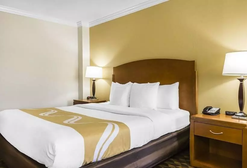 호텔 Quality Inn & Suites Los Angeles Airport Lax