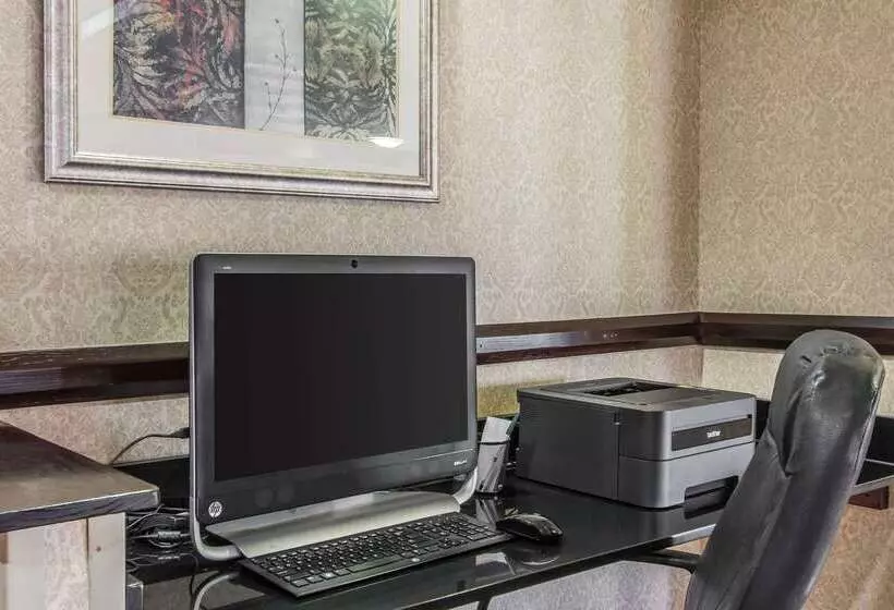 Отель Quality Inn & Suites Memphis East