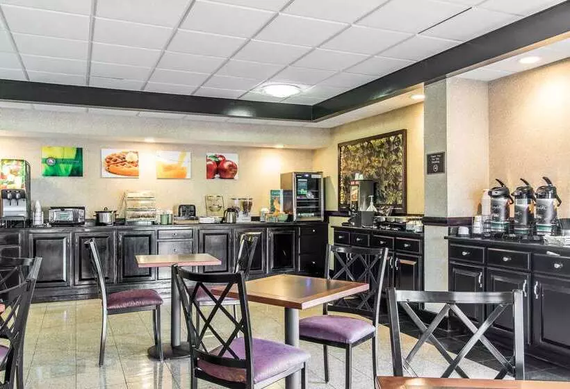 Отель Quality Inn & Suites Memphis East
