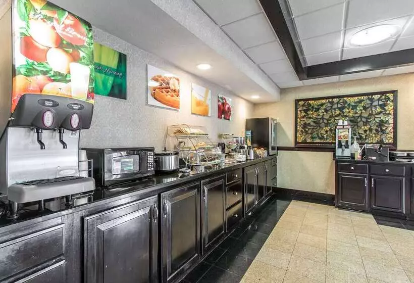 Отель Quality Inn & Suites Memphis East