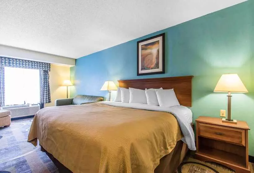 Отель Quality Inn & Suites Memphis East