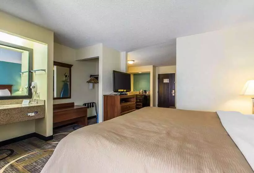 Отель Quality Inn & Suites Memphis East