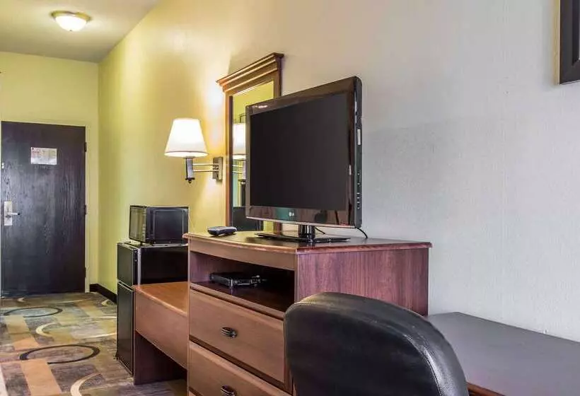 Отель Quality Inn & Suites Memphis East