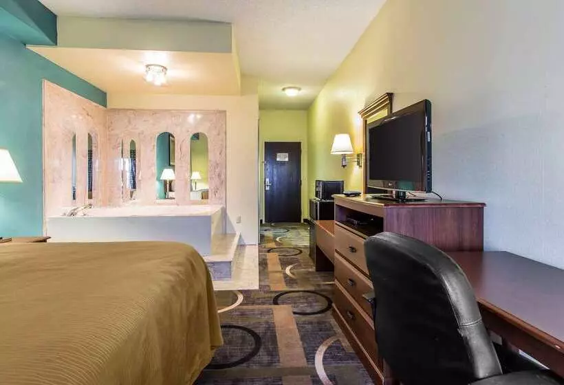 Отель Quality Inn & Suites Memphis East
