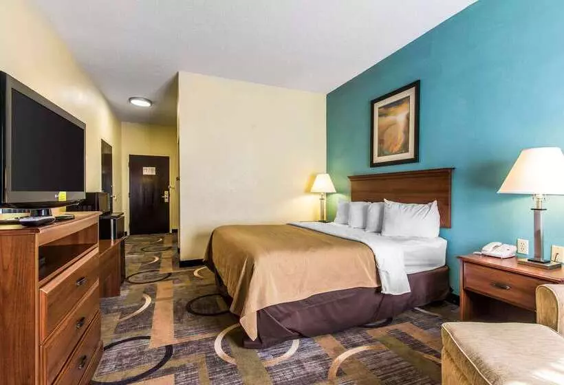 Отель Quality Inn & Suites Memphis East
