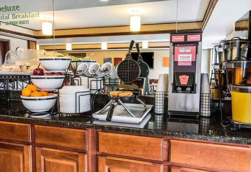 Отель Quality Inn & Suites