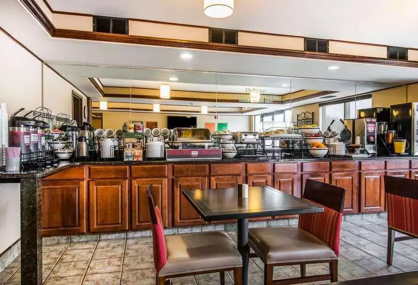 Отель Quality Inn & Suites