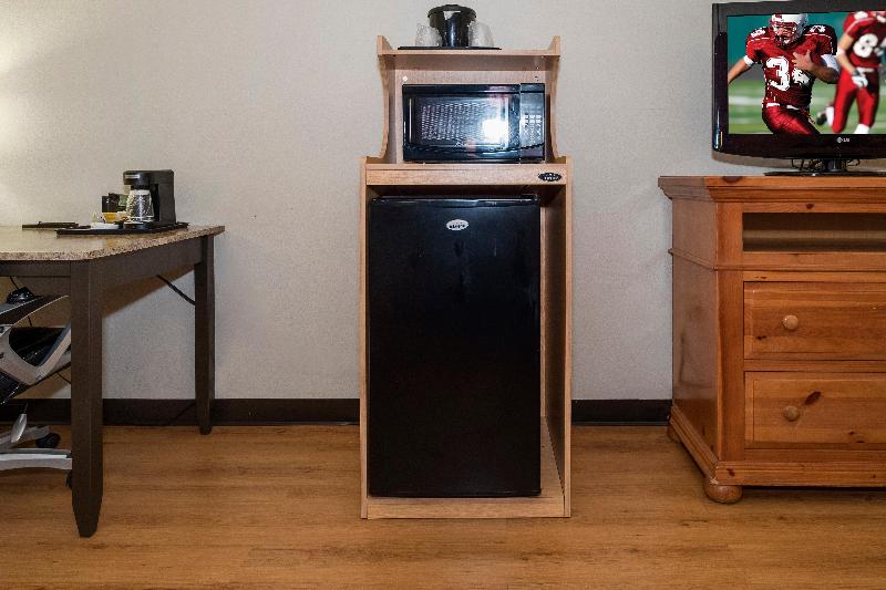 Отель Red Roof Inn & Suites Stafford, Va