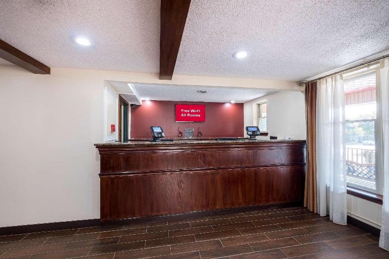 Отель Red Roof Inn & Suites Stafford, Va