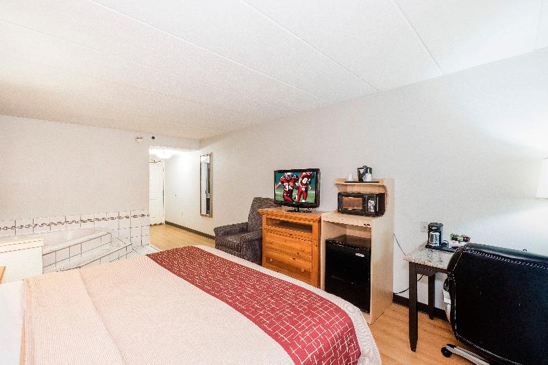 Отель Red Roof Inn & Suites Stafford, Va