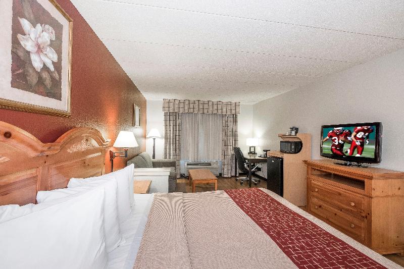 Отель Red Roof Inn & Suites Stafford, Va