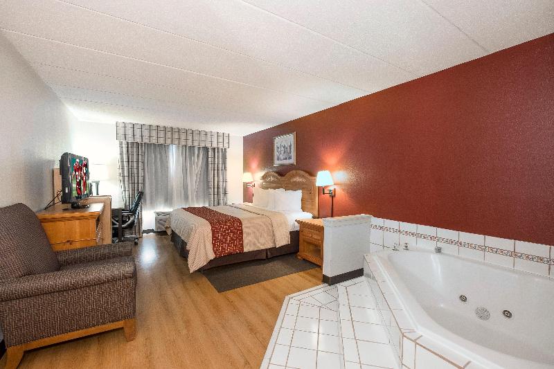 Отель Red Roof Inn & Suites Stafford, Va