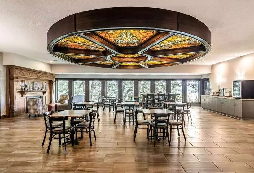 Riverview Inn & Suites, Ascend Hotel Collection