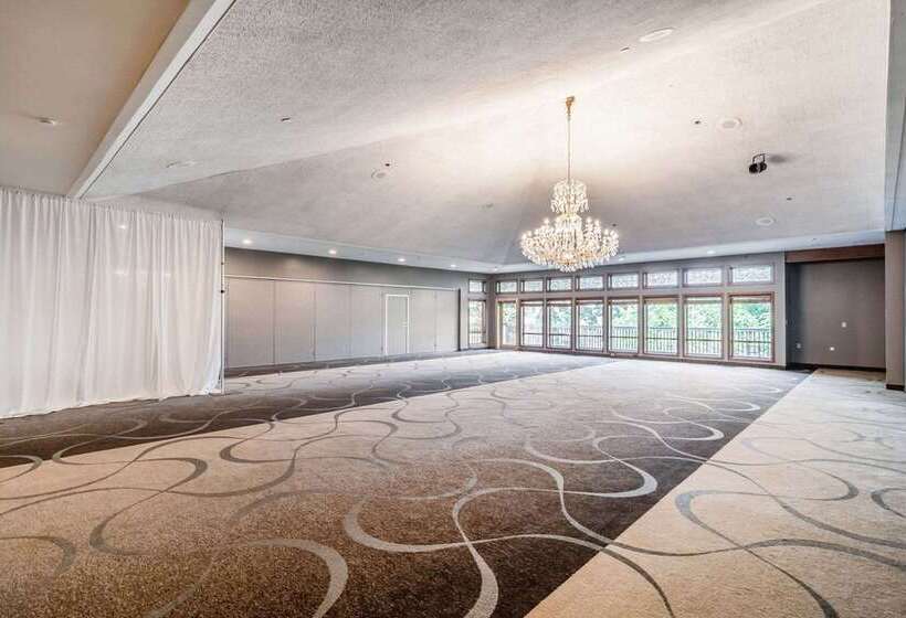 Riverview Inn & Suites, Ascend Hotel Collection