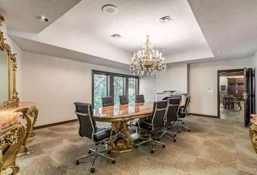 Riverview Inn & Suites, Ascend Hotel Collection