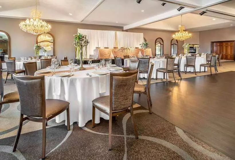 Riverview Inn & Suites, Ascend Hotel Collection