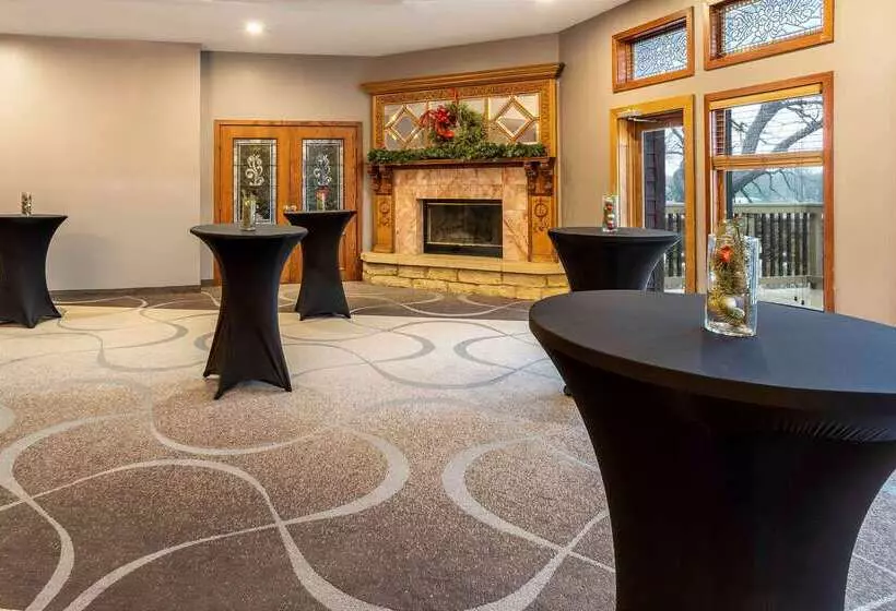 Riverview Inn & Suites, Ascend Hotel Collection