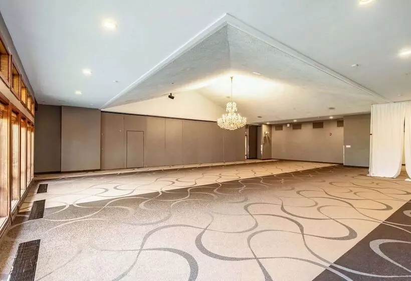 Riverview Inn & Suites, Ascend Hotel Collection