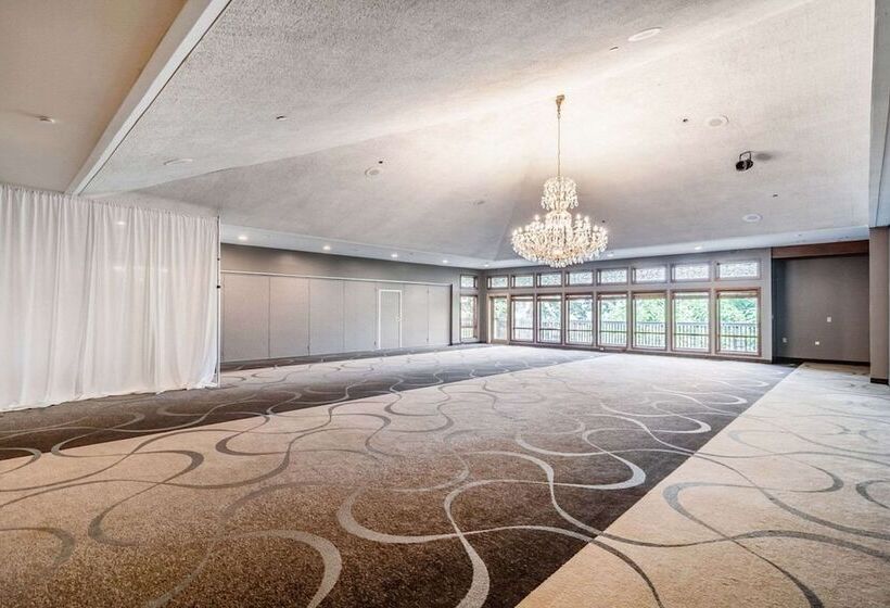 Riverview Inn & Suites, Ascend Hotel Collection