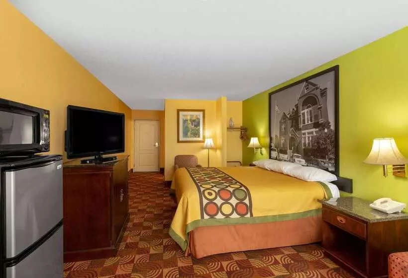 Отель Super 8 By Wyndham Lake Of The Ozarks