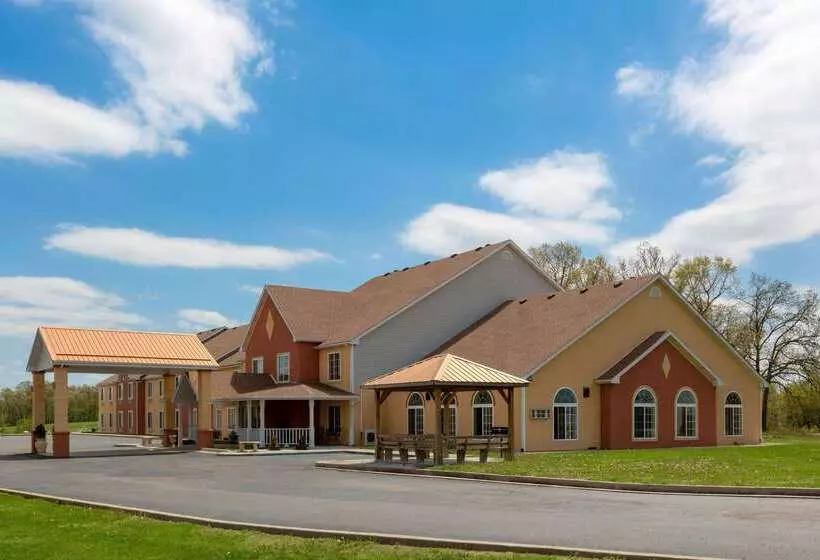 Отель Super 8 By Wyndham Lake Of The Ozarks