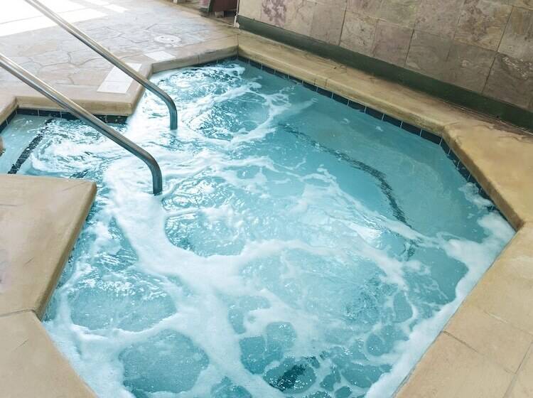 Отель Wildwood Lodge