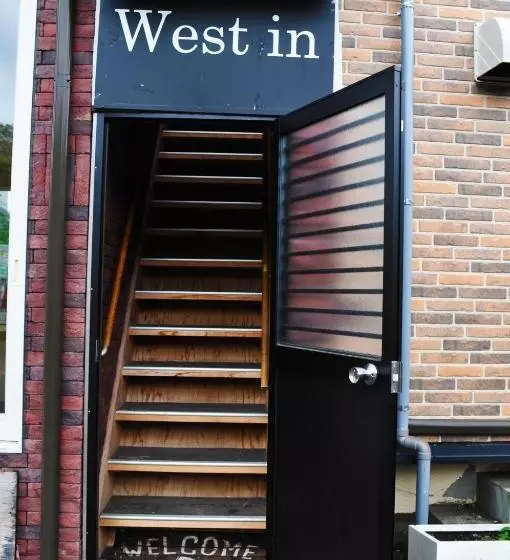 ユースホステル West In