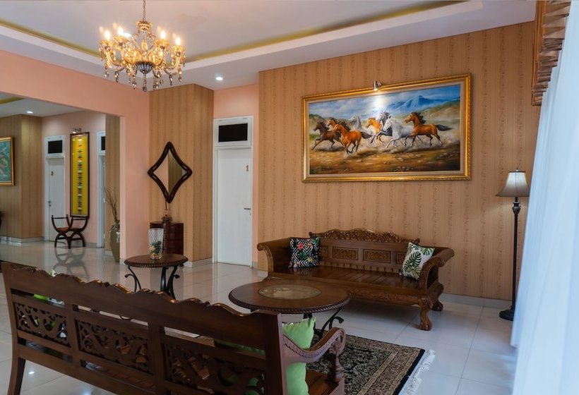 Hotel Oyo 787  Kuwera Inn