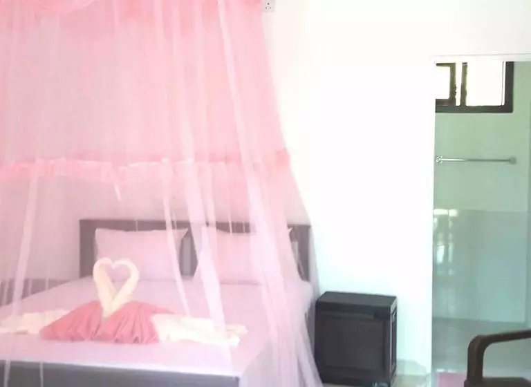 پانسیون Junglevilla