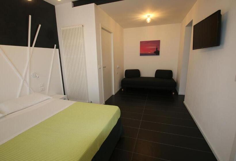 פנסיון Sunrise Rooms