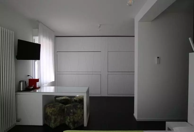 ペンション Sunrise Rooms