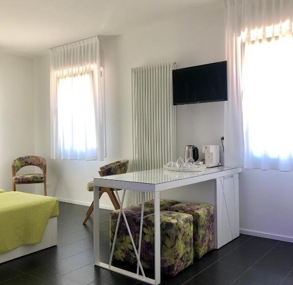 פנסיון Sunrise Rooms