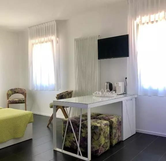 ペンション Sunrise Rooms