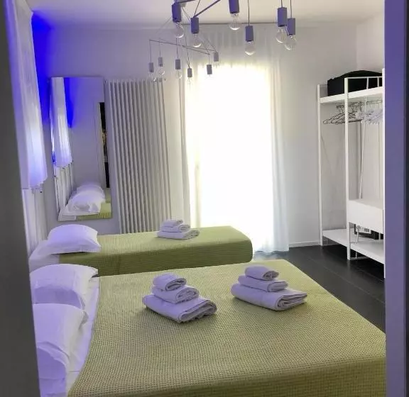 ペンション Sunrise Rooms