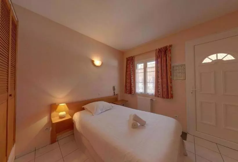 ホテル Logis   Hôtel & Restaurant L Envie Des Mets