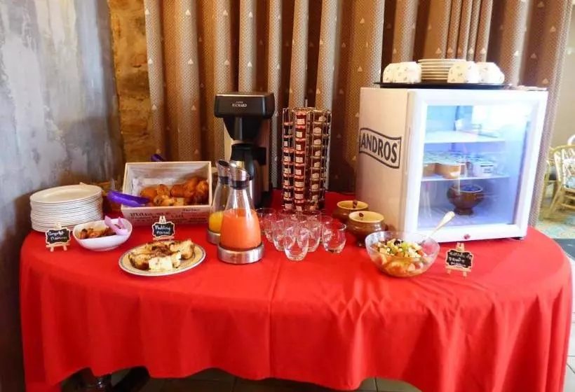 ホテル Logis   Hôtel & Restaurant L Envie Des Mets