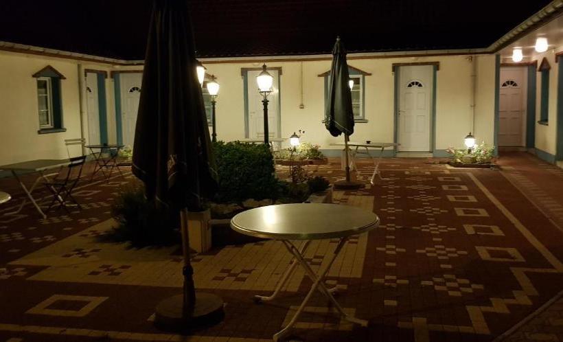 Отель Logis   Hôtel & Restaurant L Envie Des Mets