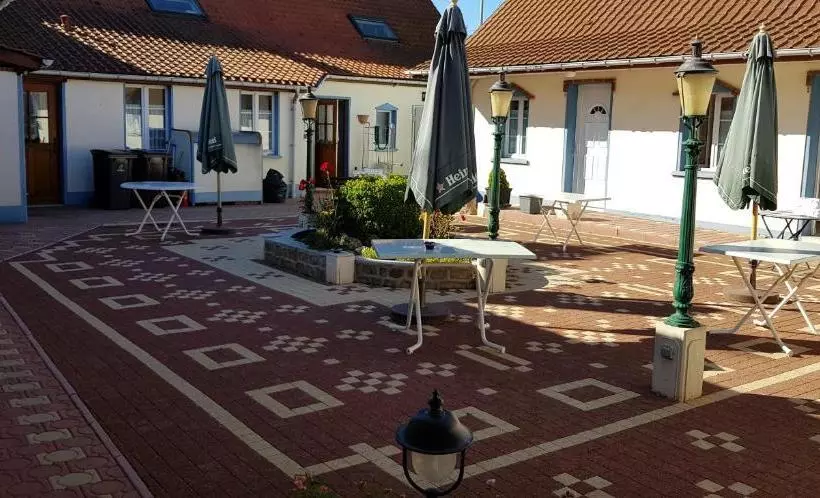 ホテル Logis   Hôtel & Restaurant L Envie Des Mets