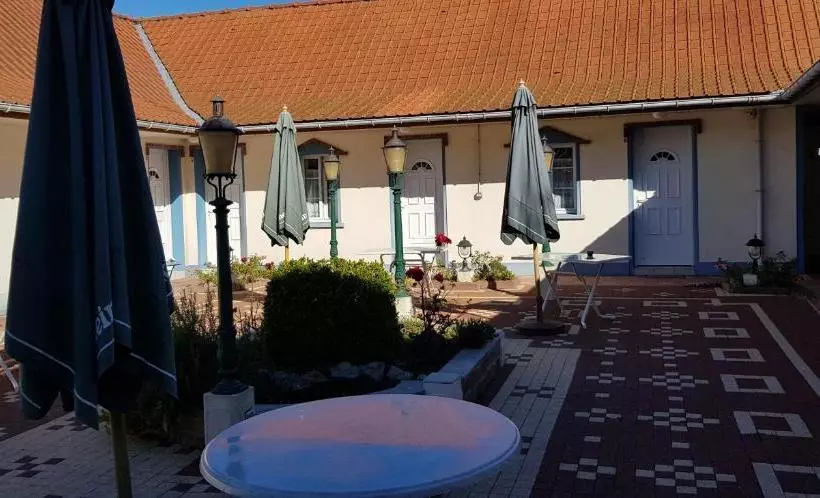 ホテル Logis   Hôtel & Restaurant L Envie Des Mets