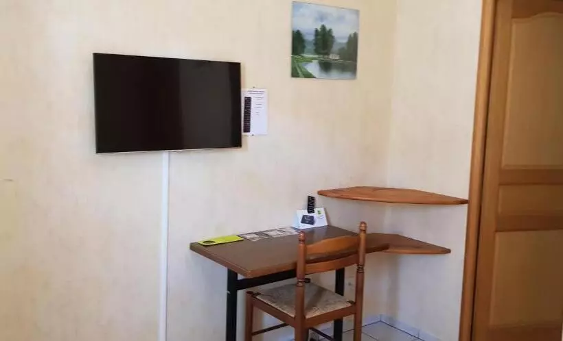 ホテル Logis   Hôtel & Restaurant L Envie Des Mets