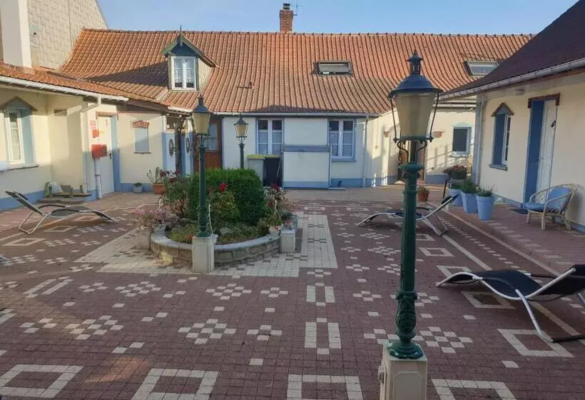 ホテル Logis   Hôtel & Restaurant L Envie Des Mets