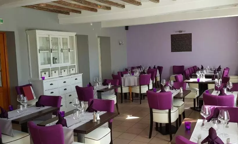 ホテル Logis   Hôtel & Restaurant L Envie Des Mets