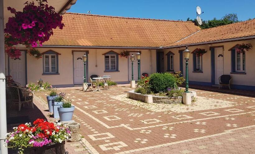 Отель Logis   Hôtel & Restaurant L Envie Des Mets