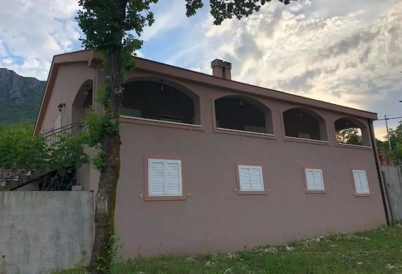 پانسیون Guesthouse Djukanovic