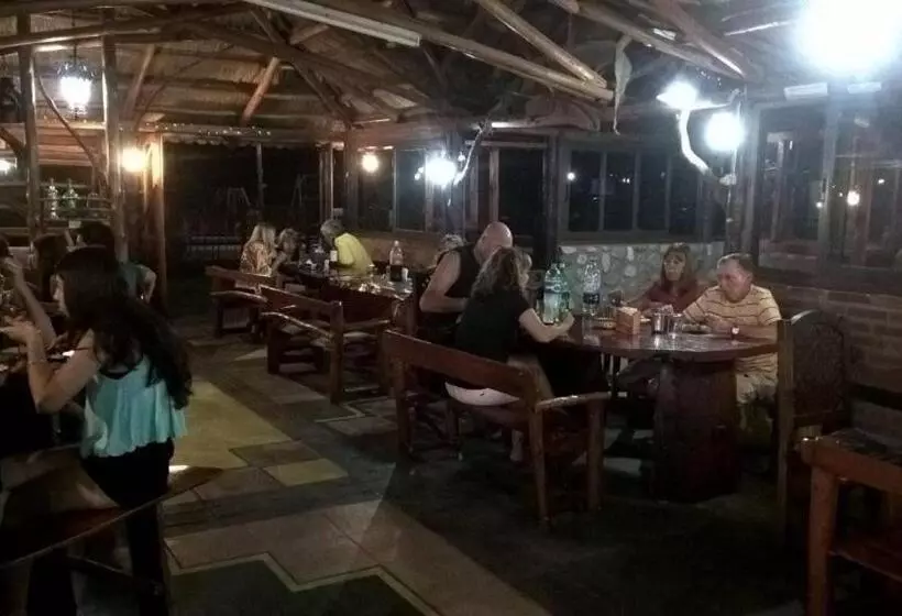 Retkeilymaja Posada Del Tata