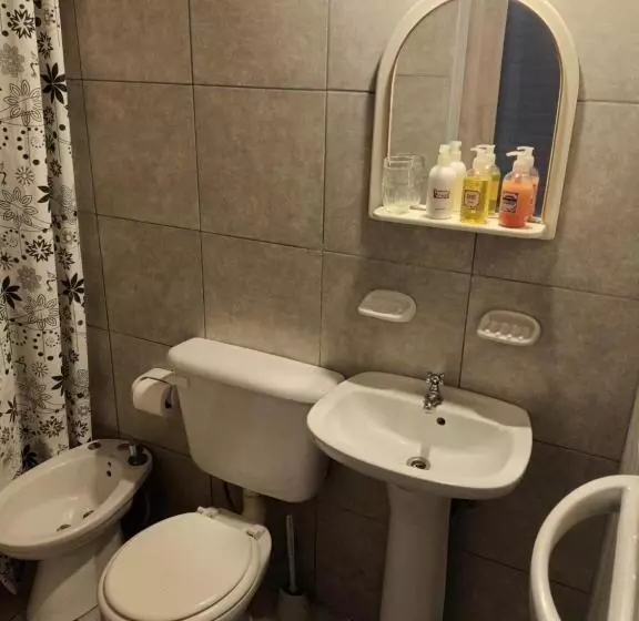 Retkeilymaja Posada Del Tata
