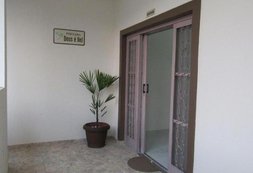 Pensionat Pousada Deus é Fiel