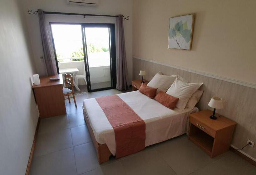 تختخواب و صبحانه Blue Beryl Guest House