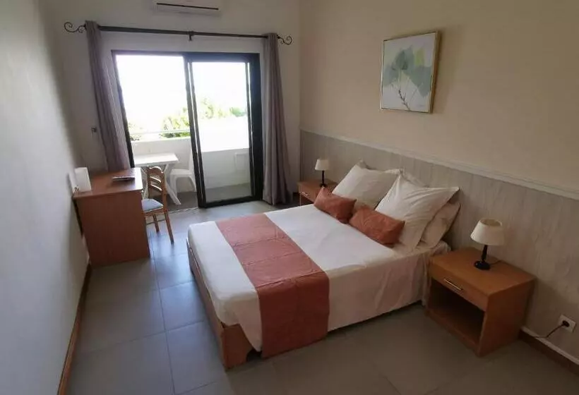 تختخواب و صبحانه Blue Beryl Guest House